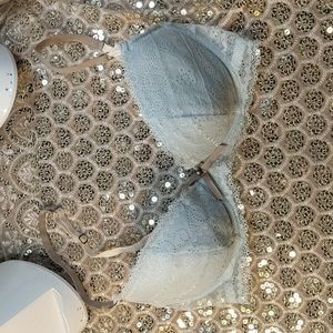 Victoria's Secret Lightly Lined Plunge Bra size 32D light blue lace
